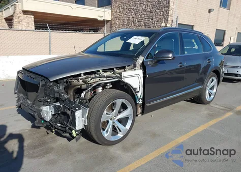 2019 Bentley Bentayga V8 z USA, uszkodzony, nr VIN SJAAM2ZV3KC025982